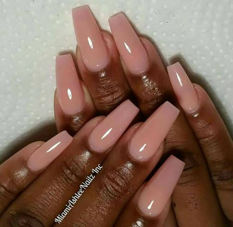 NUDE COLORED NAILS