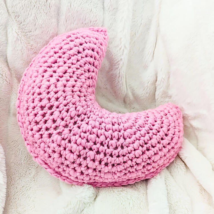 Pink moon pillow pattern