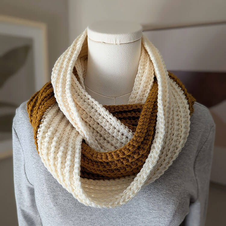infinity scarf feature